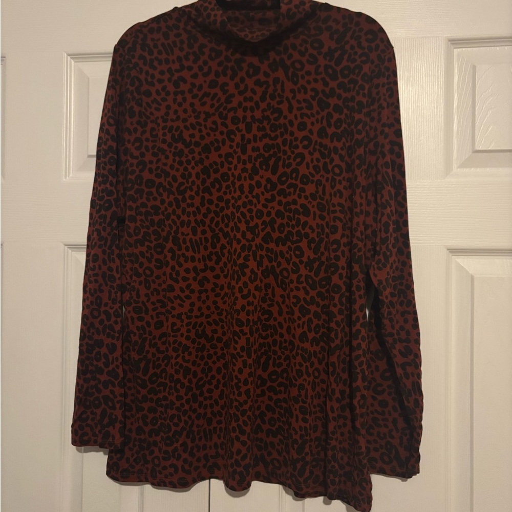 1X Leopard print mock neck top